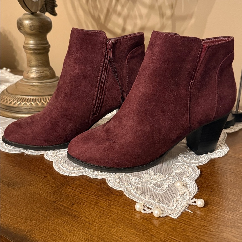 Ankle Booties Wine Sz 9 faux suede